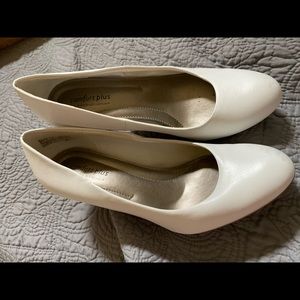Women’s closed toe low white colored heels